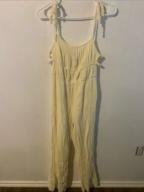 Cream coloured Tie-Strap Textured Jumpsuit